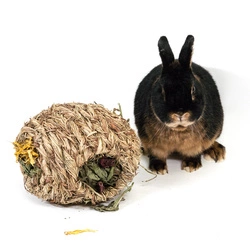 Gigantyczna kula smakula z sianka i kwiatów XXL