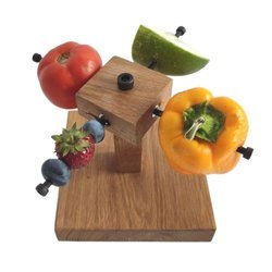 Drewniana karuzela do wieszania warzyw i owoców